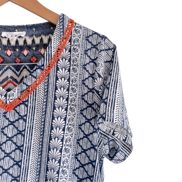 THML blue Aztec print embroidered neckline multicolor top size L - Picture 3 of 10